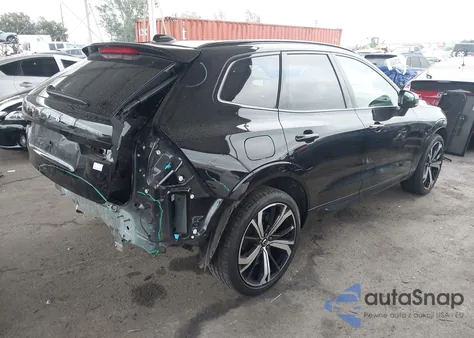 2024 Volvo Xc60 Recharge Plug-In Hybrid T8 Ultimate Dark Theme z USA, uszkodzony, nr VIN YV4H60DM3R1944927